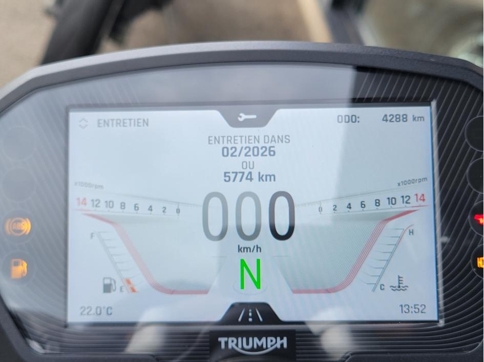 TRIUMPH STREET TRIPLE 765 RS