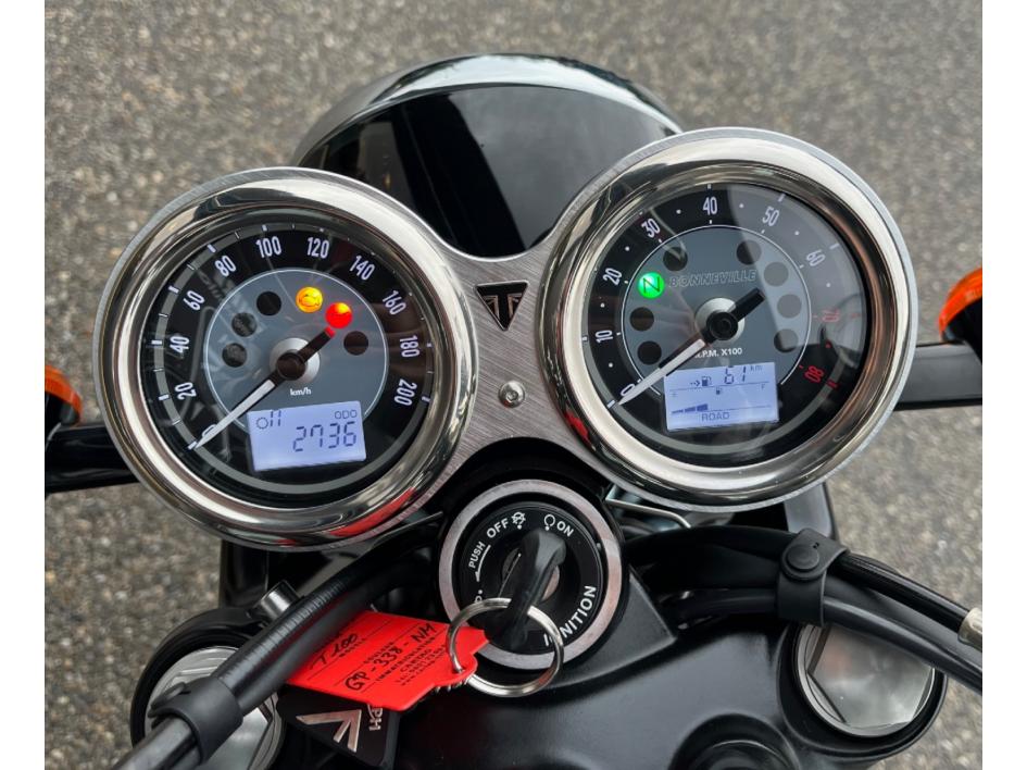 TRIUMPH Bonneville T100