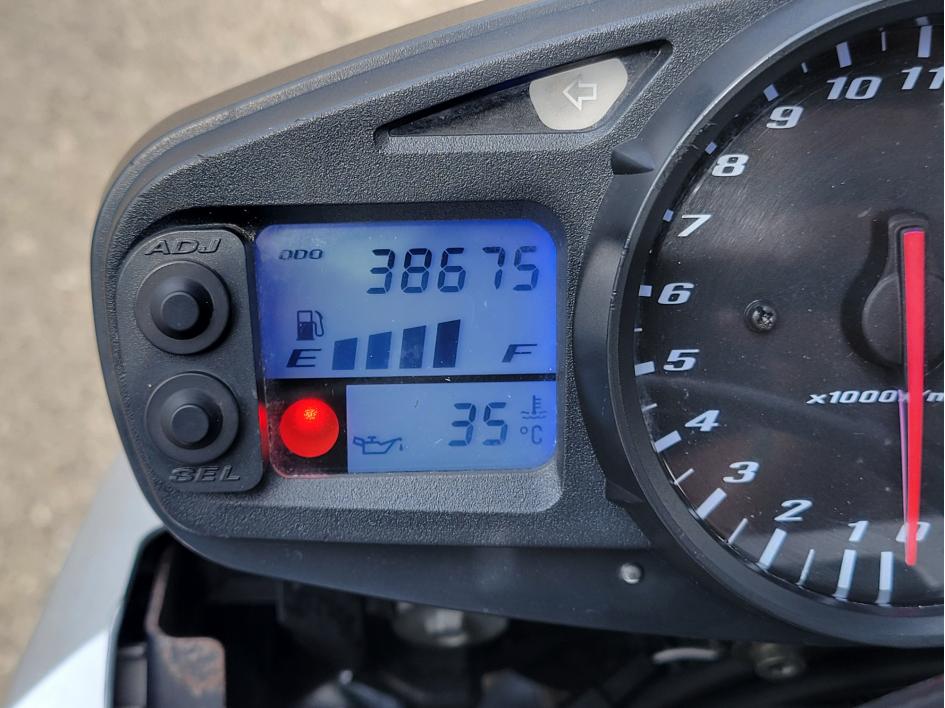 SUZUKI GSR 600