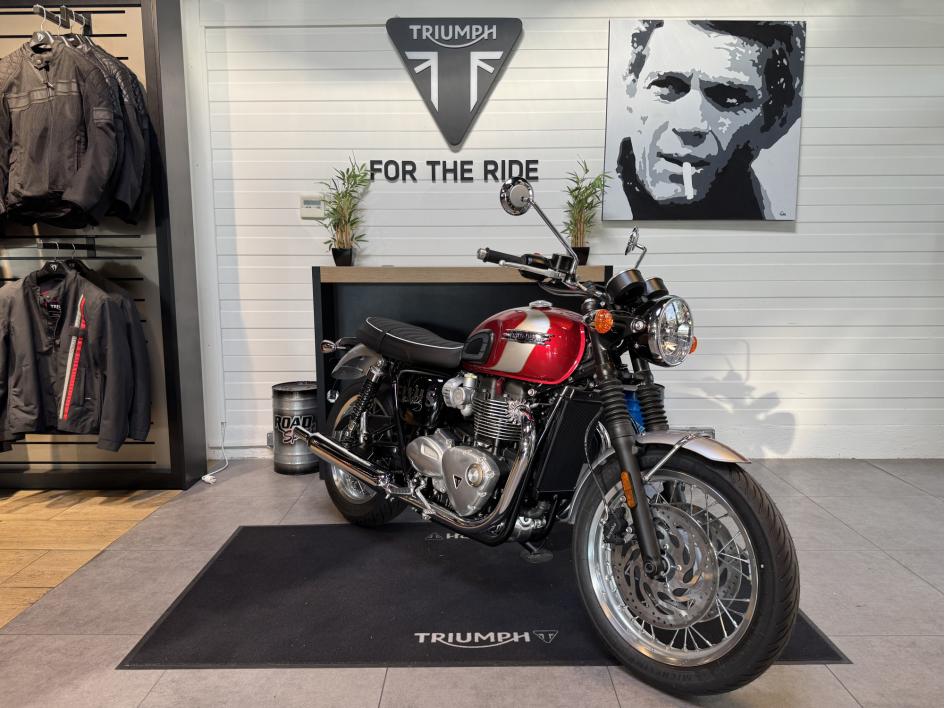 TRIUMPH BONNEVILLE T120 ELVIS