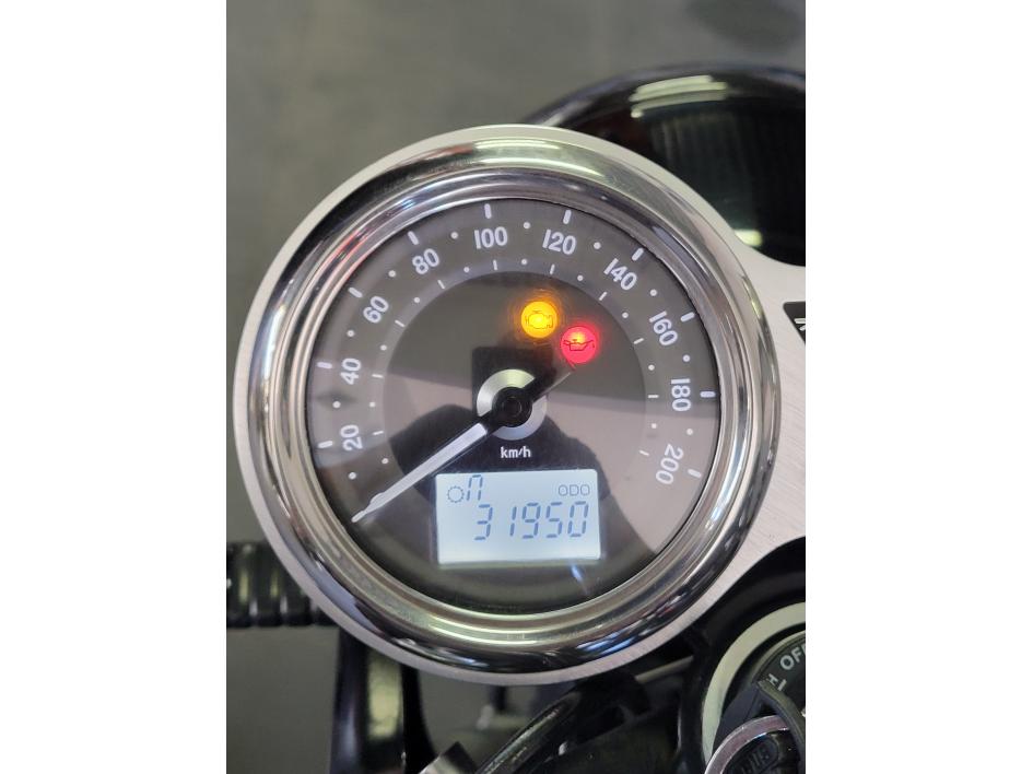 TRIUMPH Bonneville T100 BLACK