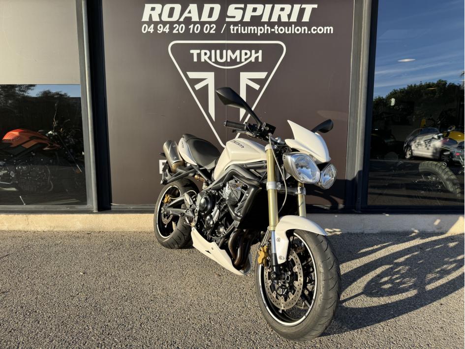 TRIUMPH STREET TRIPLE 675