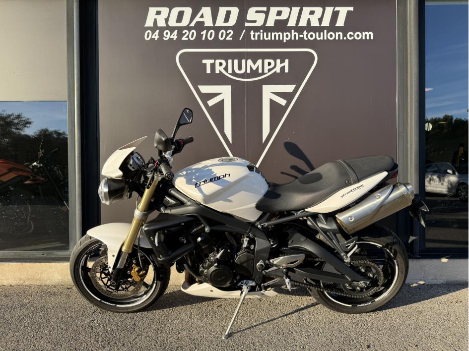 TRIUMPH STREET TRIPLE 675